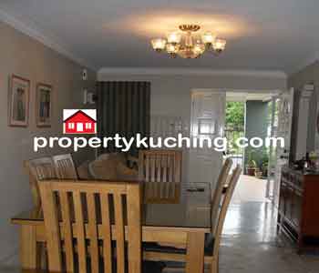 rumah quadruplex dua tingkat untuk dijual, Taman BDC, living room