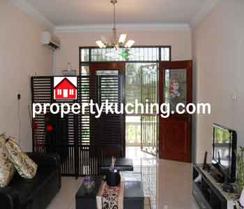 satu tingkat rumah berkembar untuk dijual, Taman Sri Moyan, living room